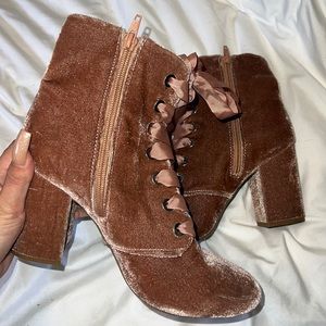 Kenneth cole velvet like mauve boots with satin like shoelace